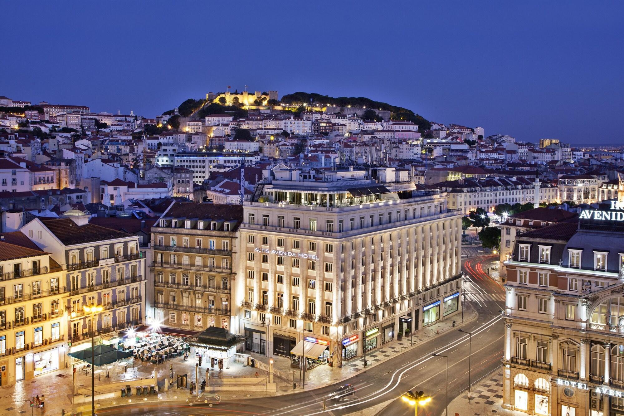 Altis Avenida Hotel Lisboa Екстериор снимка The hotel at night