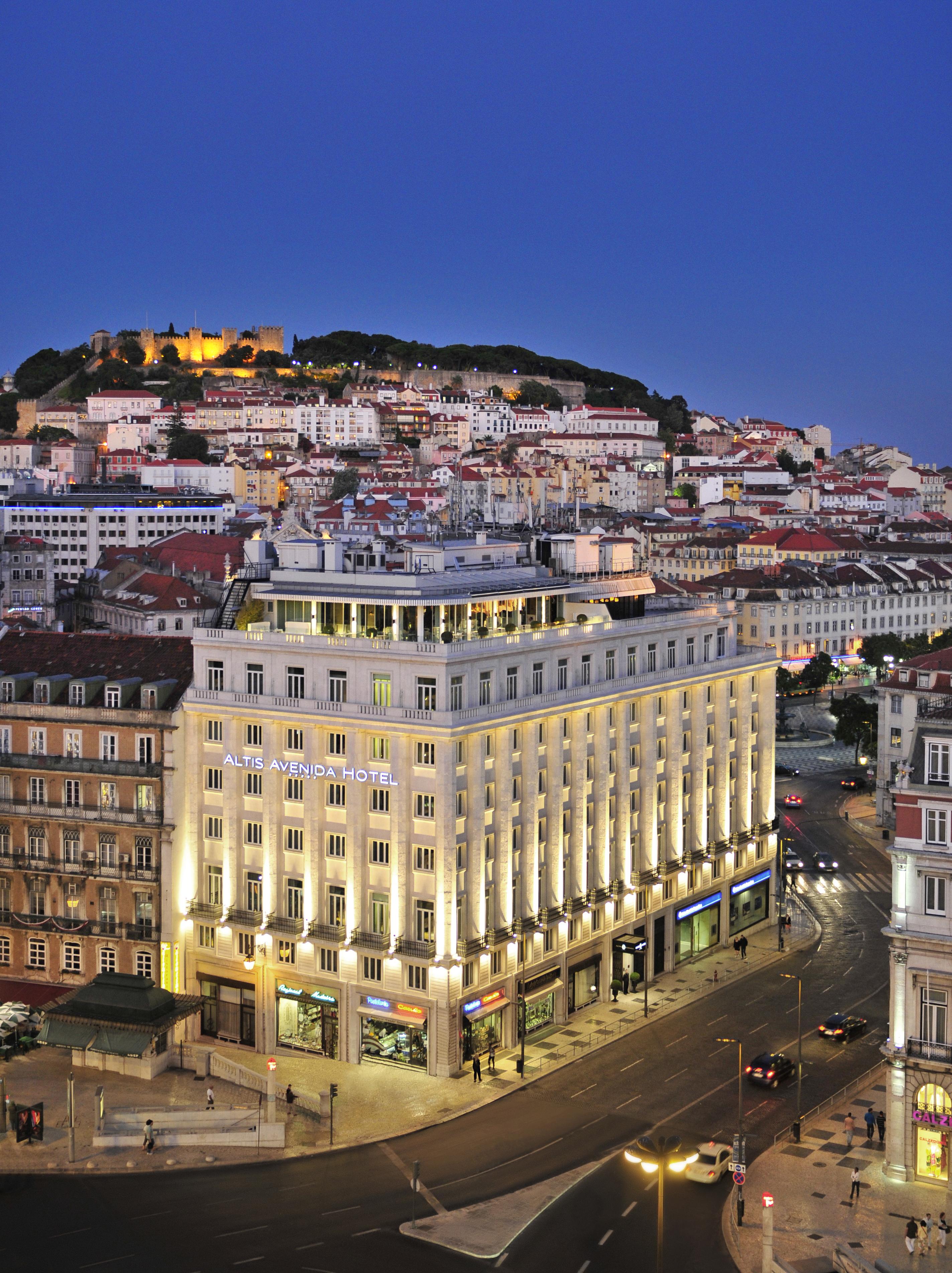 Altis Avenida Hotel Lisboa Екстериор снимка The hotel at night