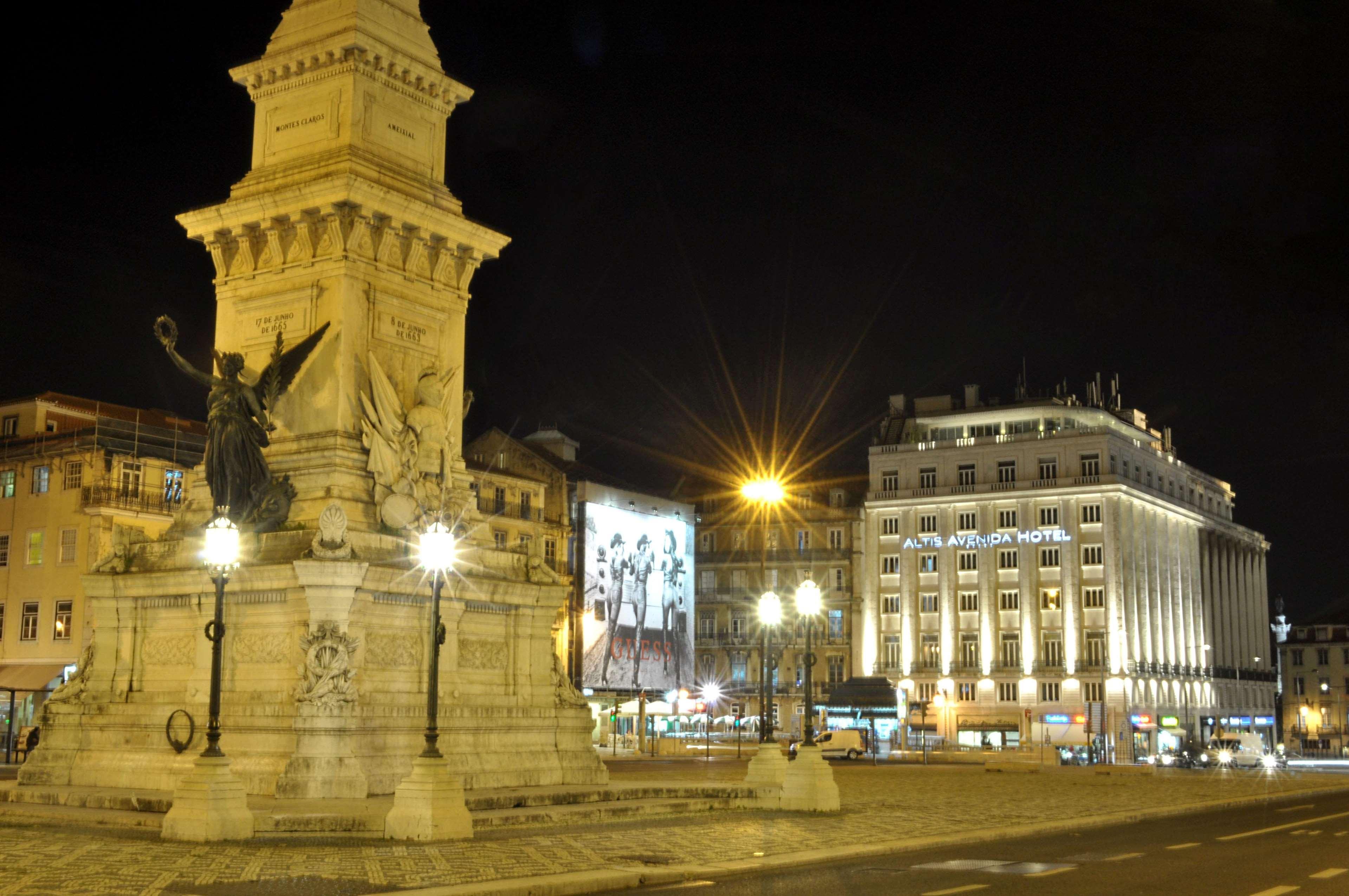 Altis Avenida Hotel Lisboa Екстериор снимка The square at night