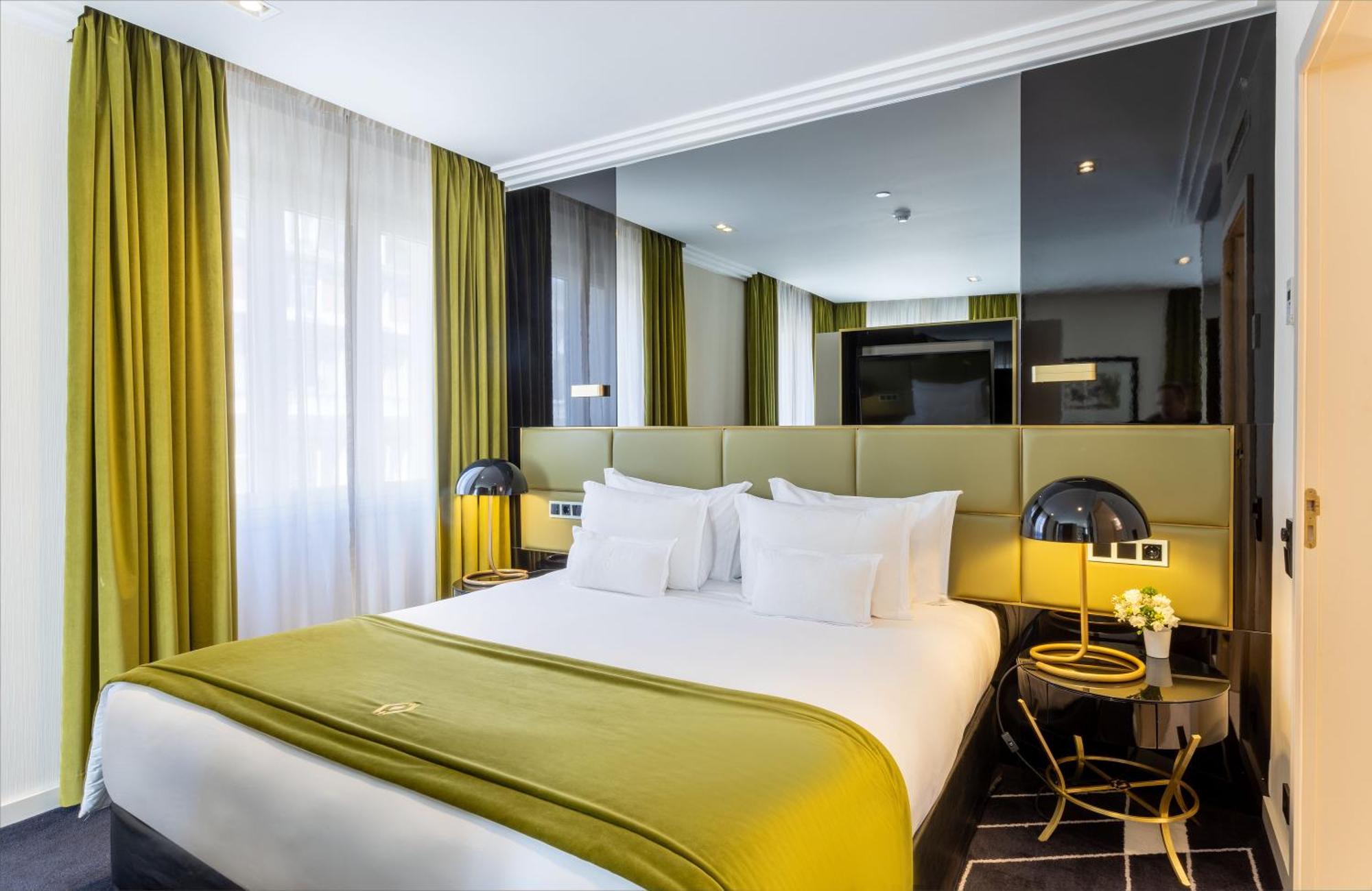 Altis Avenida Hotel Lisboa Екстериор снимка A bedroom at the Mandarin Oriental, Paris